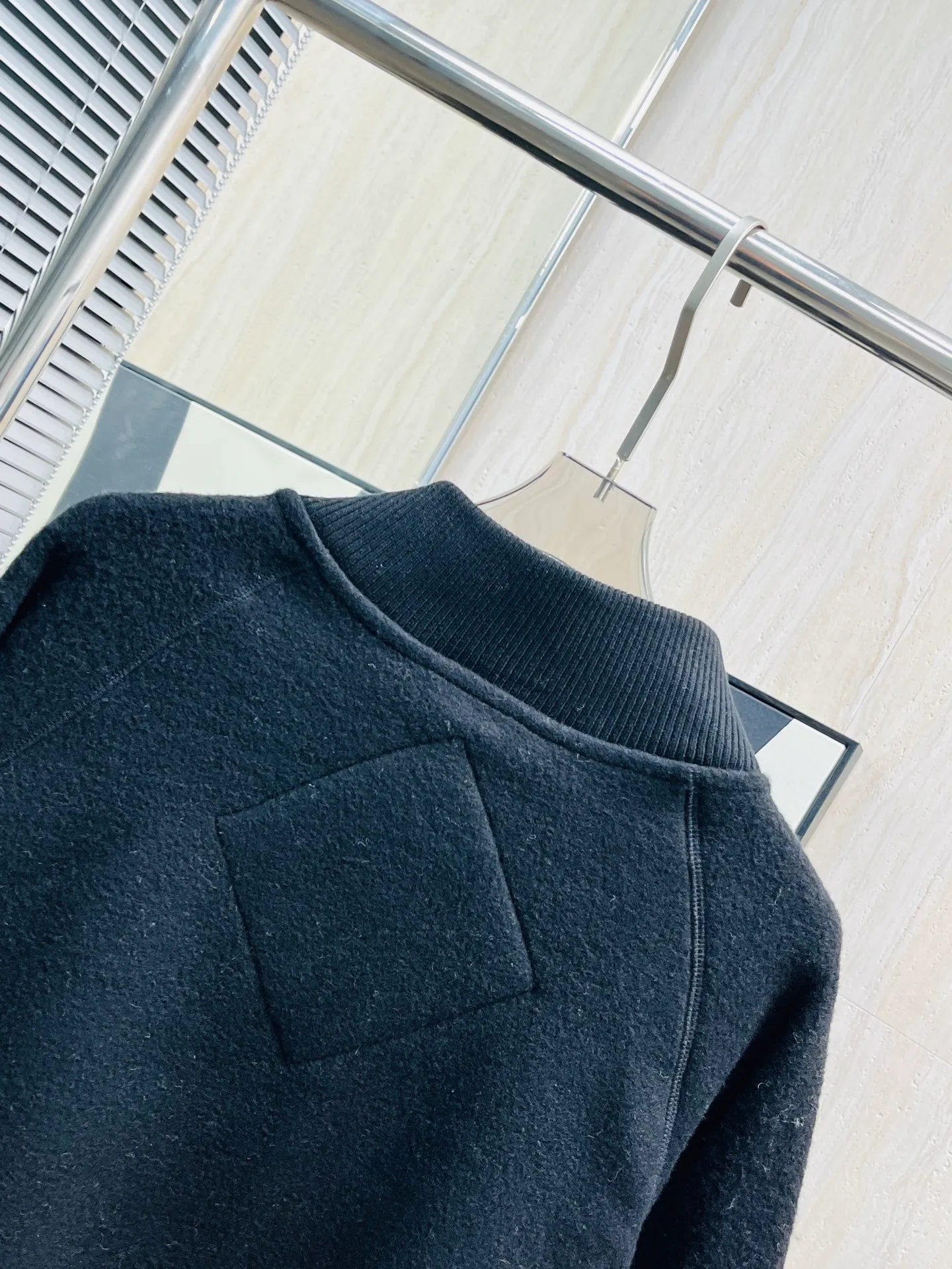 Black detail P590